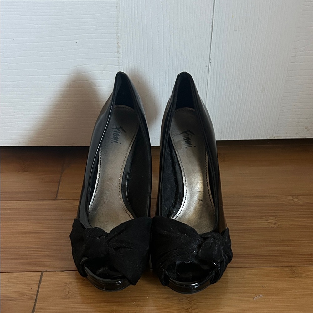 FIONI Black Peep-Toe Heels with Bow